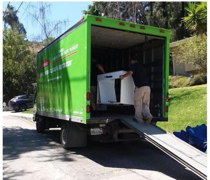 men packing